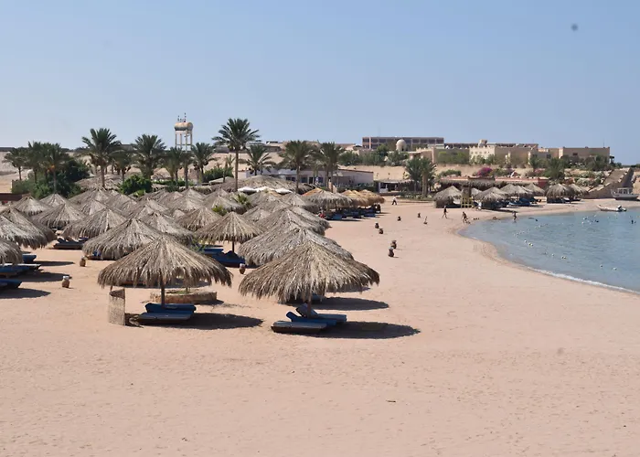 Sharm El Naga And Diving Center 洪加達